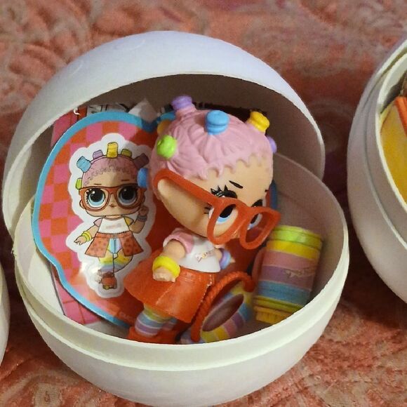 L.O.L. Surprise! White and Yellow Dolls & Accessories - Picture 3 of 4